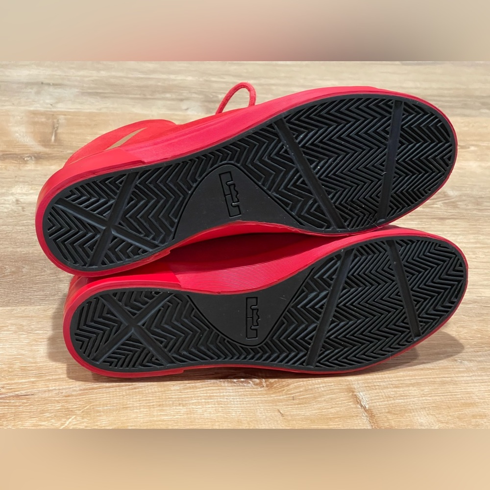 Lebron 12 NSW Lifestyle OS Size 10.5 - Picture 7 of 17